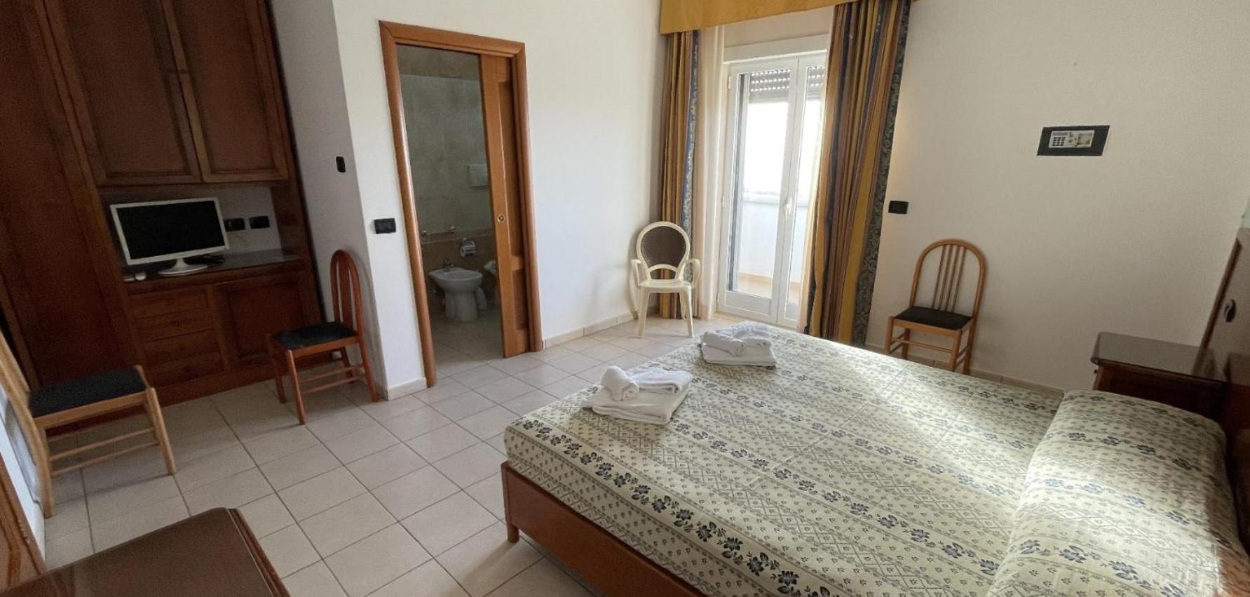 Hotel Dei Bizantini & Villaggio Campo Dei Messapi San Pietro in Bevagna Luaran gambar