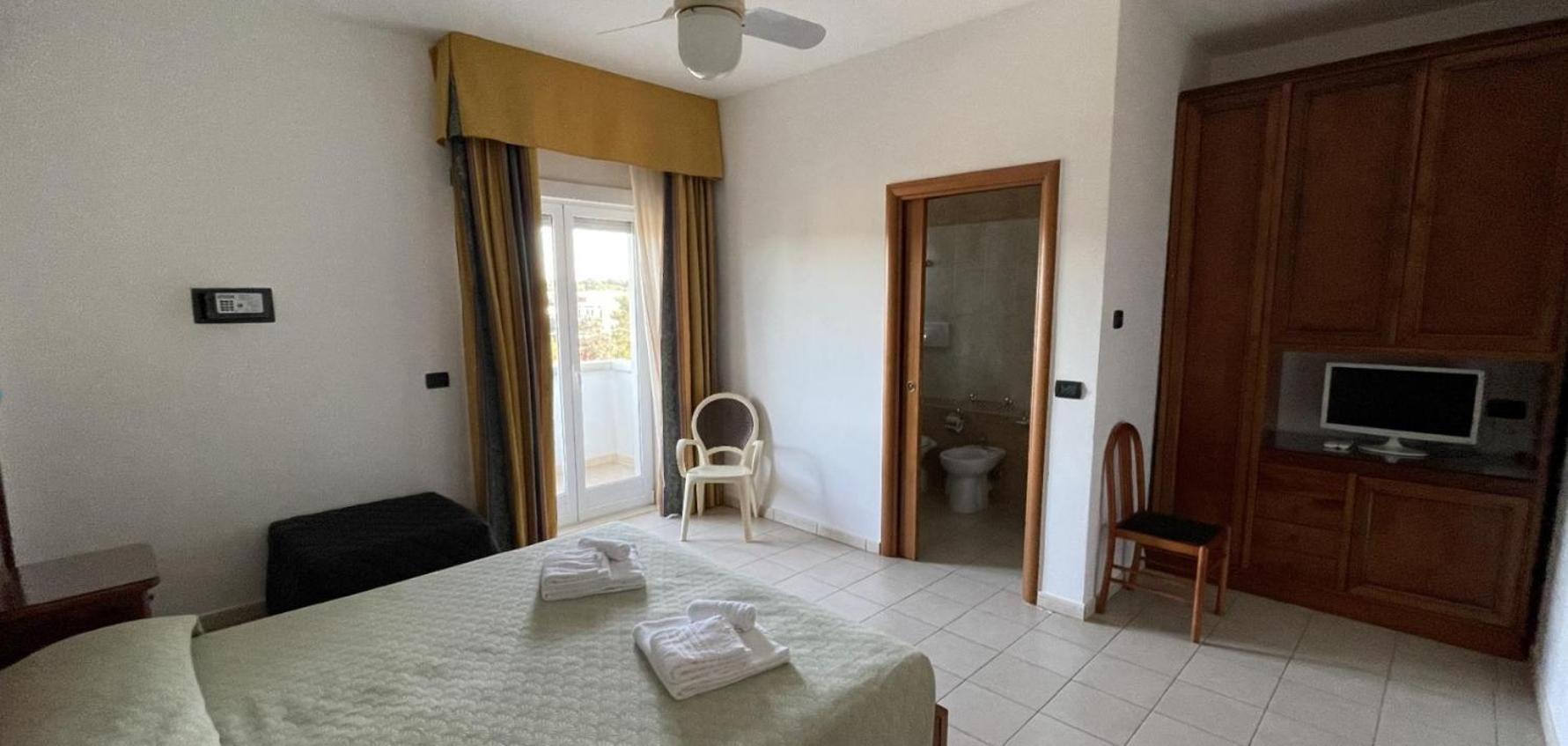 Hotel Dei Bizantini & Villaggio Campo Dei Messapi San Pietro in Bevagna Luaran gambar