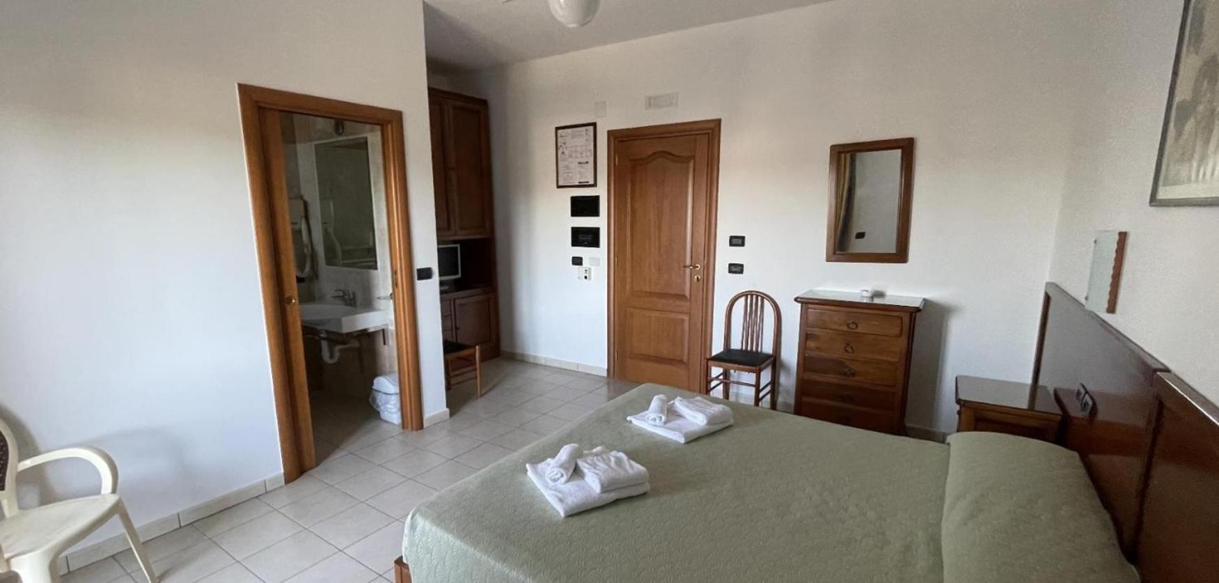 Hotel Dei Bizantini & Villaggio Campo Dei Messapi San Pietro in Bevagna Luaran gambar