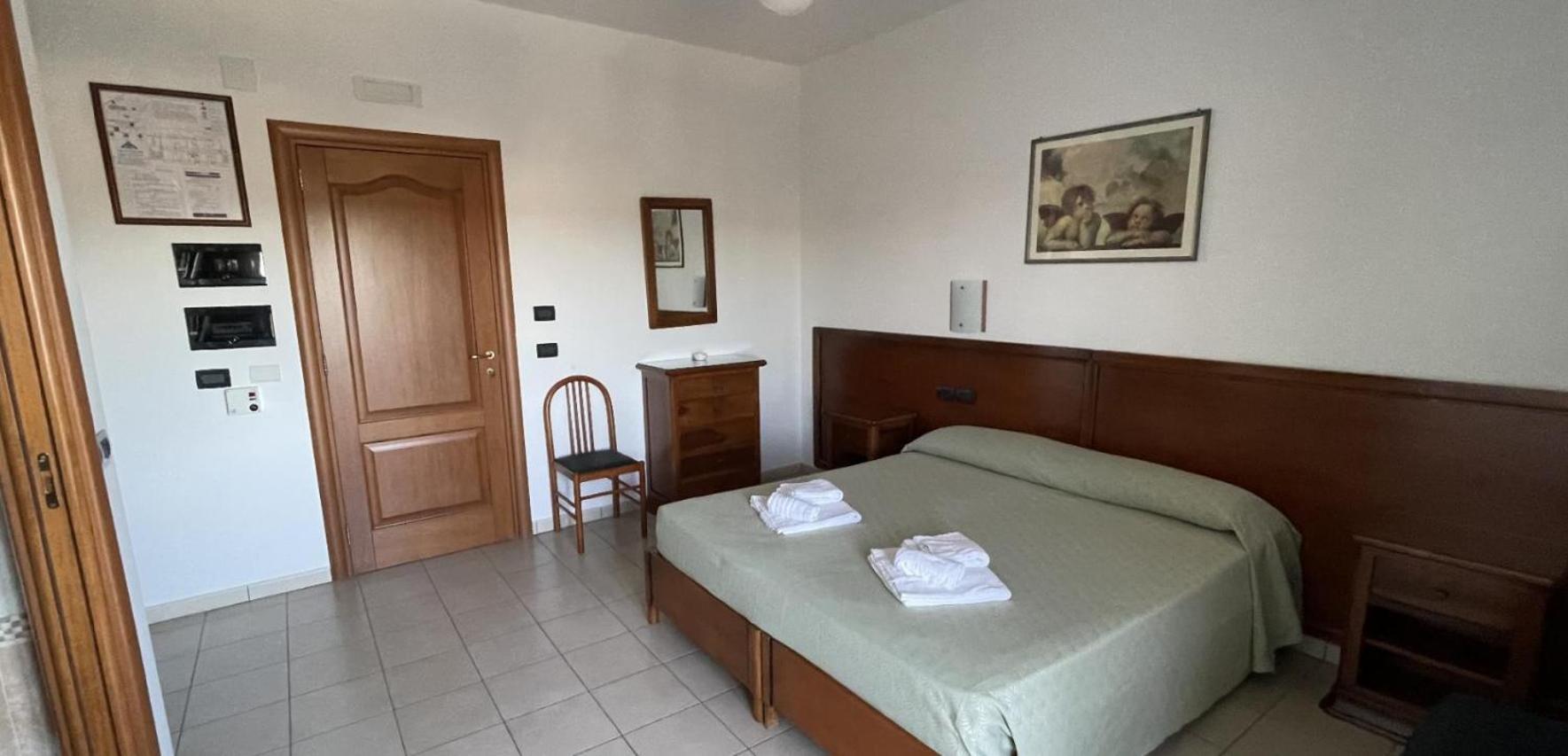 Hotel Dei Bizantini & Villaggio Campo Dei Messapi San Pietro in Bevagna Luaran gambar